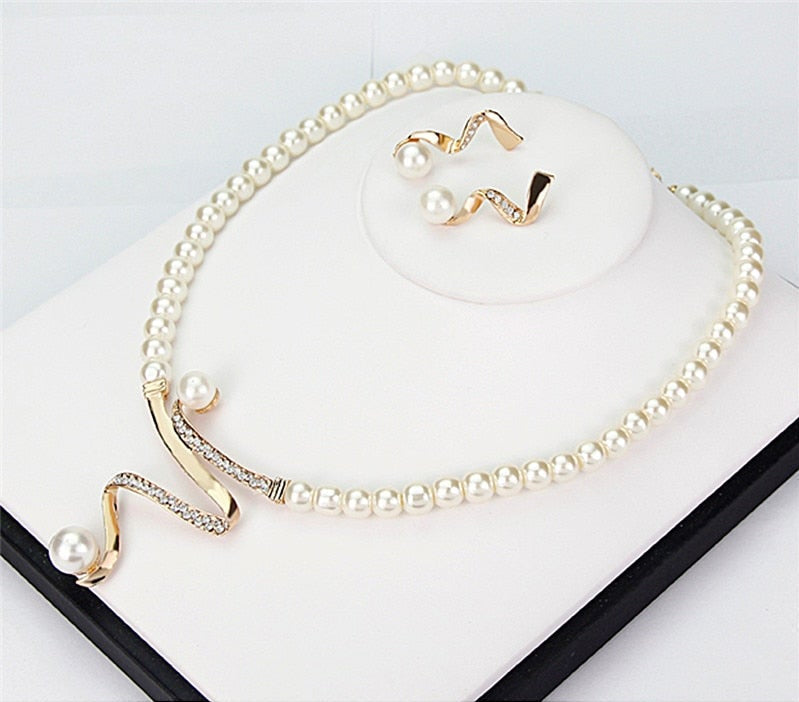 VEYLINIA | Elegant halsbands- och örhängeset med pärlor