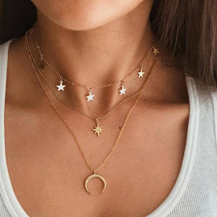 VEYLINIA | Elegant guldhalsband med månmotiv