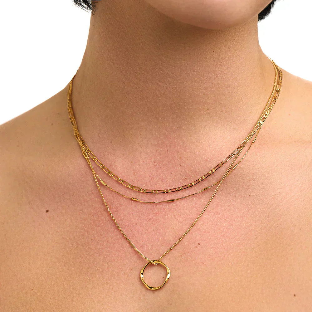 VEYLINIA | Öppen cirkel tre-radigt halsband i guld