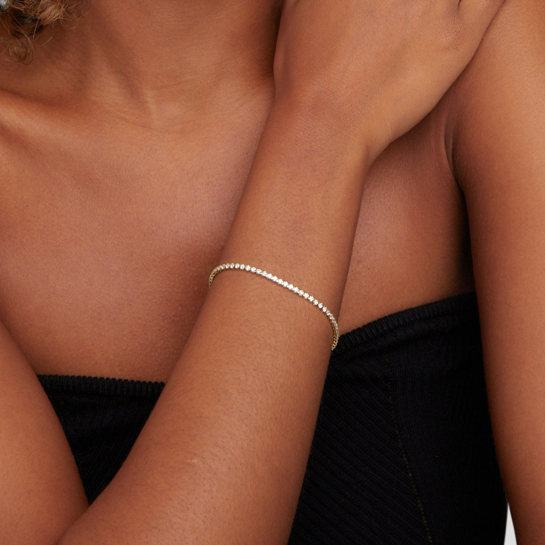 VEYLINIA | Guldigt Tennisarmband med Klassisk Länk