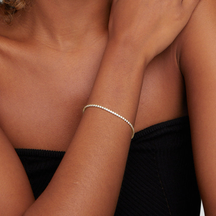 VEYLINIA | Guldigt Tennisarmband med Klassisk Länk