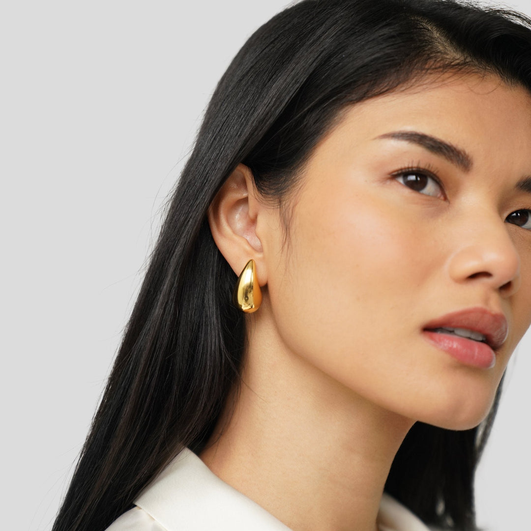 VEYLINIA | Ame Gold Droppformade Örhängen