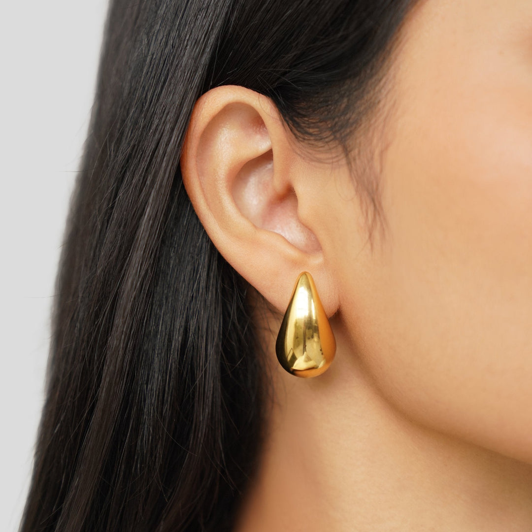 VEYLINIA | Ame Gold Droppformade Örhängen