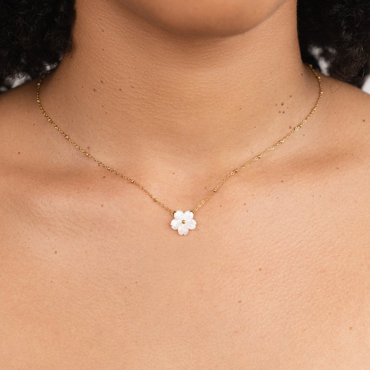 VEYLINIA | Storslagen Blomma Halsband