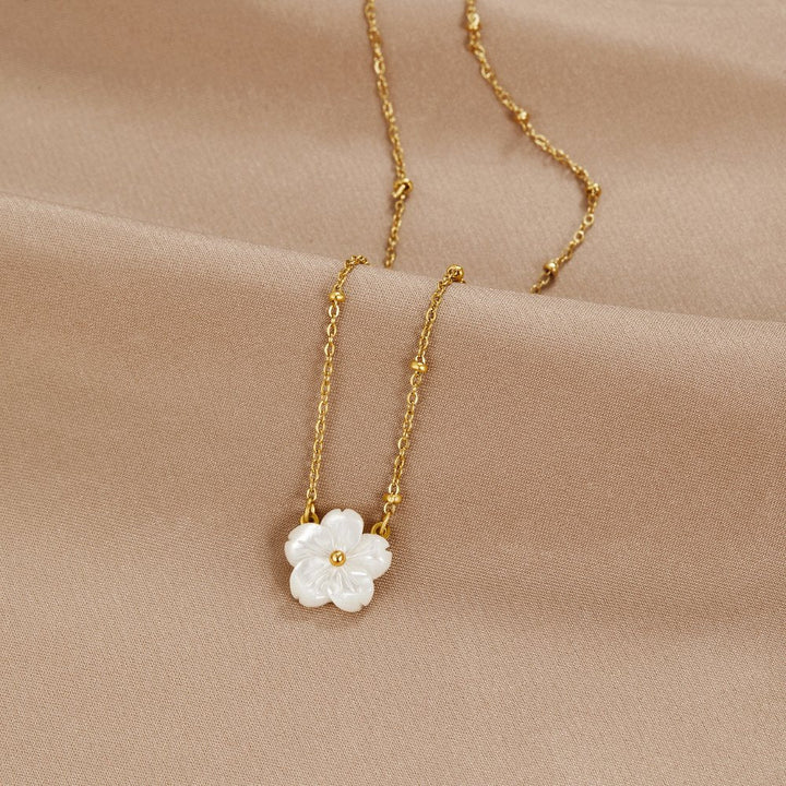 VEYLINIA | Storslagen Blomma Halsband